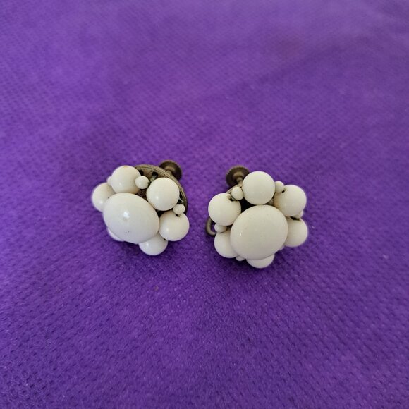 Vintage White Plastic Screw Back Earrings - Picture 2 of 6